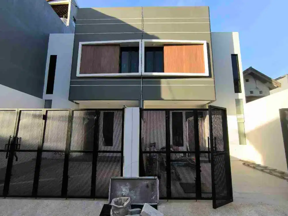 Dijual Rumah Mulyosari jalan utama 2 LT deket PCM