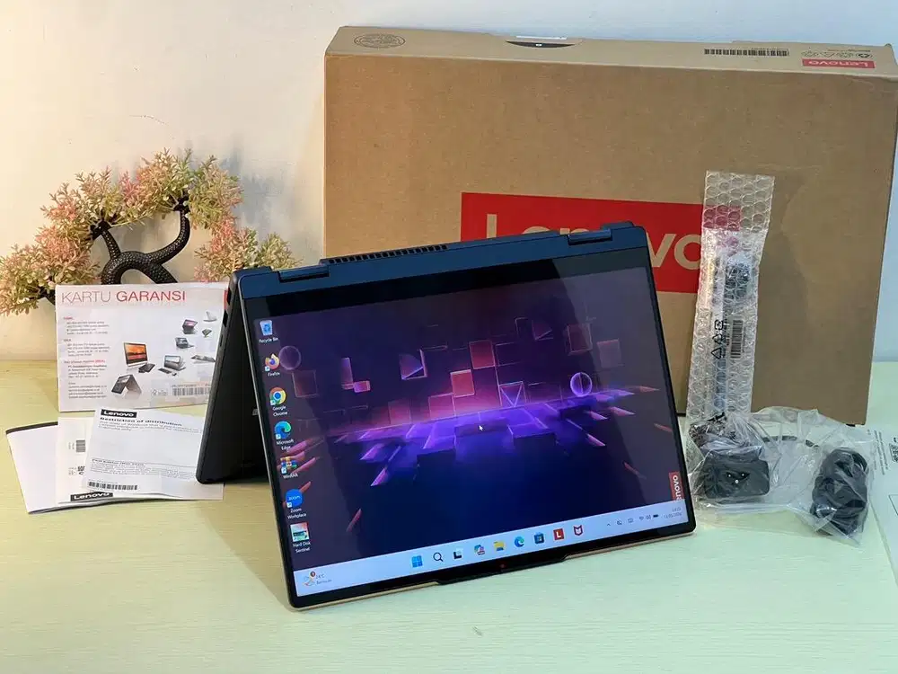 Lenovo Ideapad 5 2-in-1 Core Ultra 7-255U RAM 16 SSD 512 Like New 99%