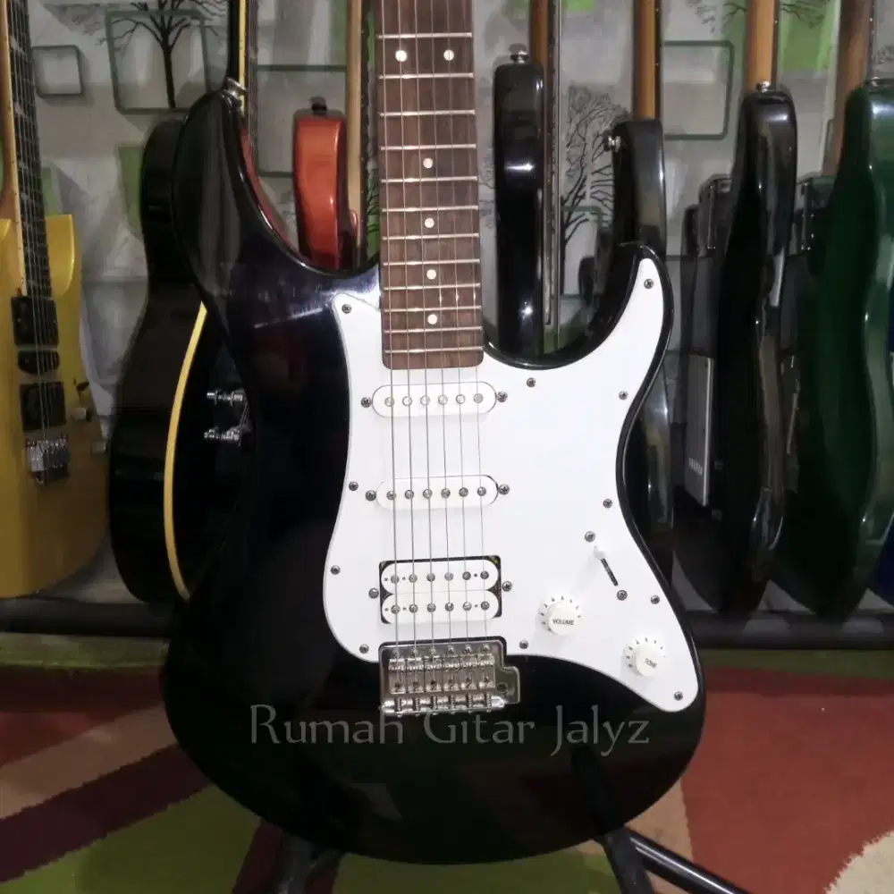 Gitar Yamaha pacifica112j original mulus