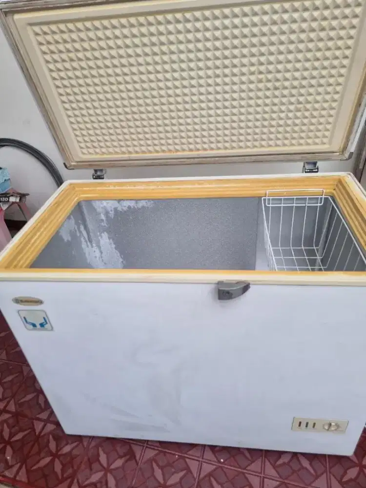 Freezer Sansio Model 233F Dingin
