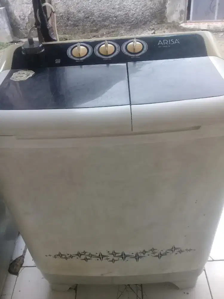 mesin cuci 2 tabung merek Arisa