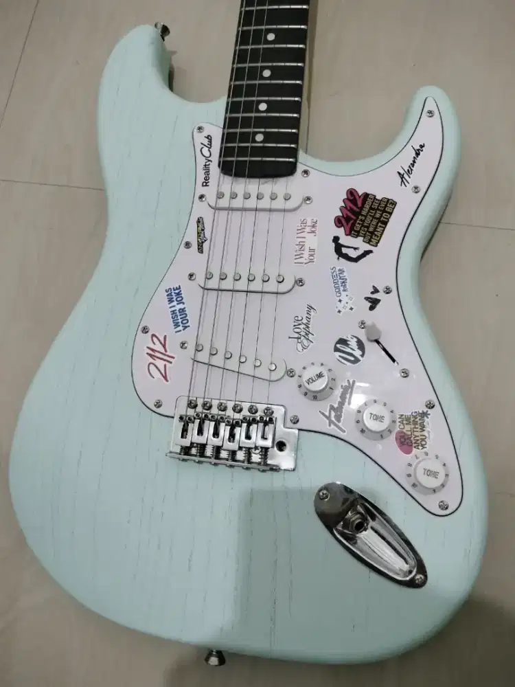GITAR DONNER DST80 ELECTRIC GUITAR LENGKAP AMPLI KABEL SOFTCASE STRAP