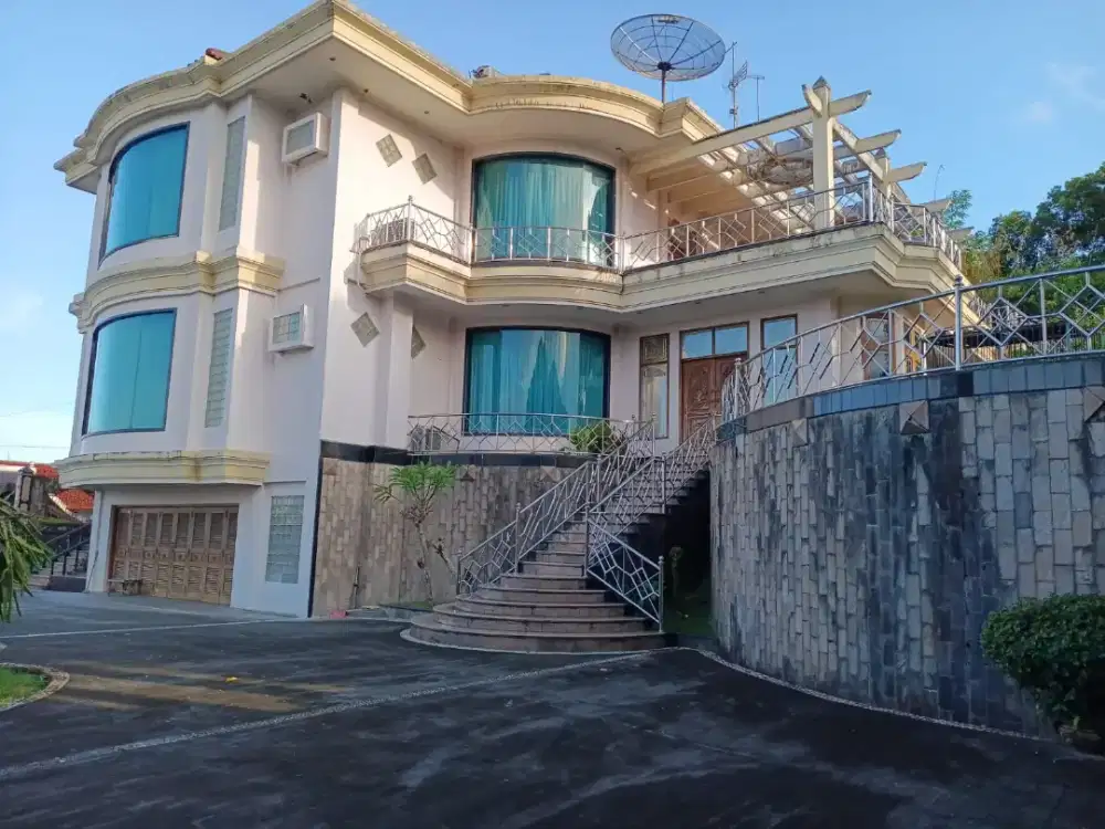 DI JUAL RUMAH MEWAH TENGAH KOTA 1500m