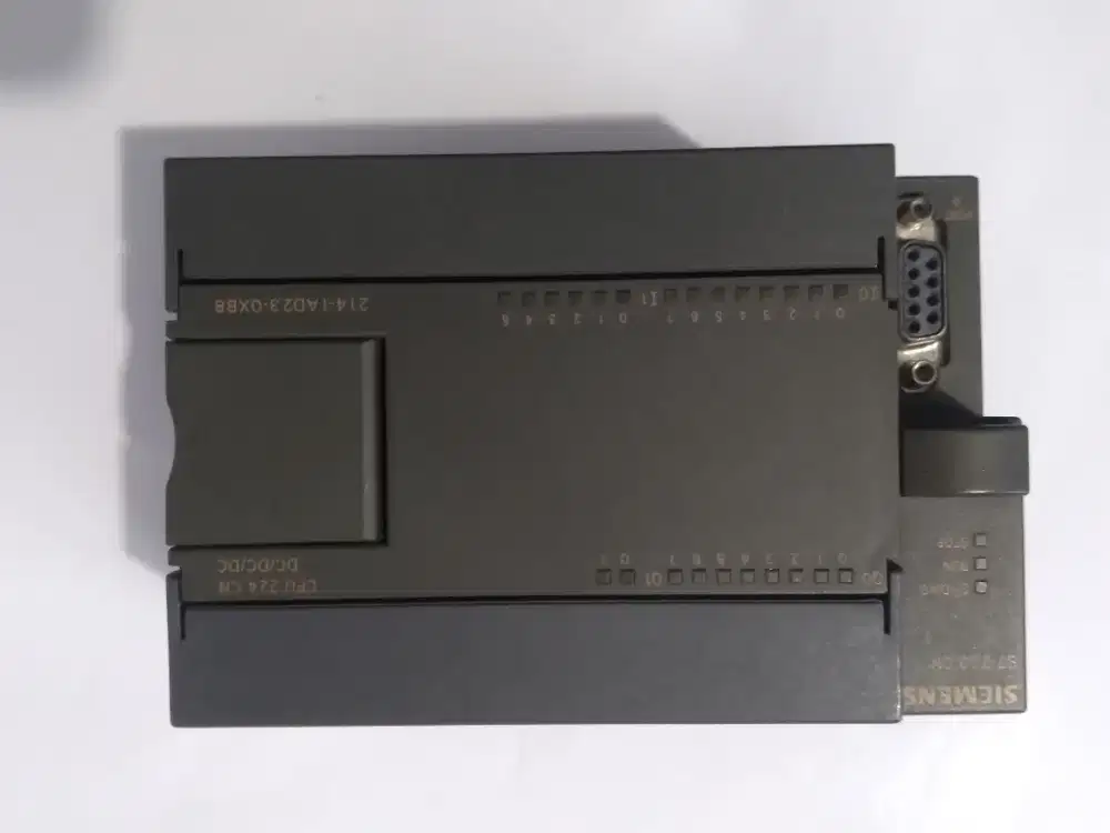 PLC Siemens S7-200CN bekas.