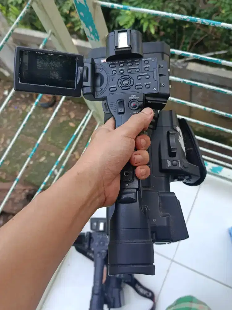 Dijual cepat camcorder bekas kantor sony nx5P murah