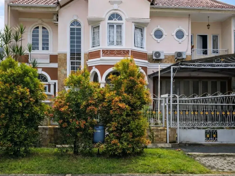 Dijual Rumah Luas 2 Lantai Semi Furnished di BSD Lokasi Strategis dekat Mall dan Akses Tol