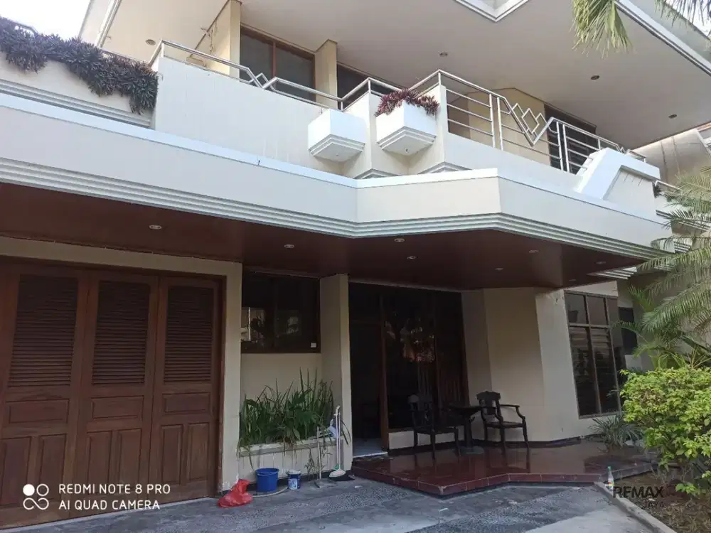 Rumah 4 Kamar Tidur dengan nuansa minimalis Disewakan, di Renon