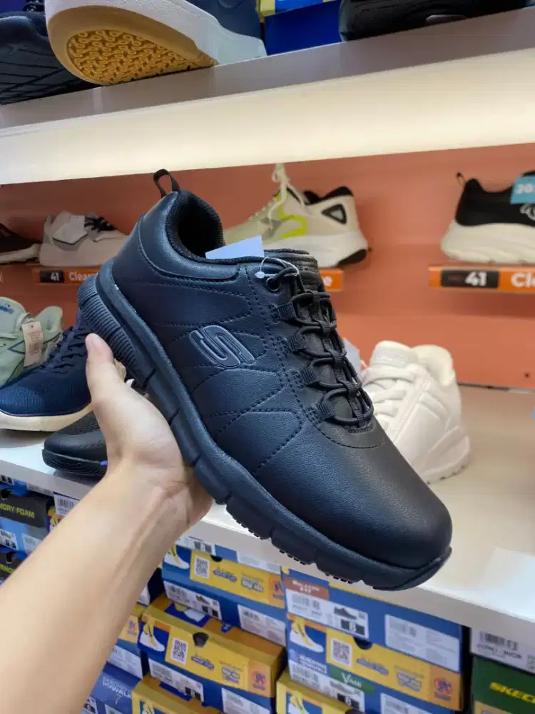 Sepatu slip on Skechers original size 38 murah