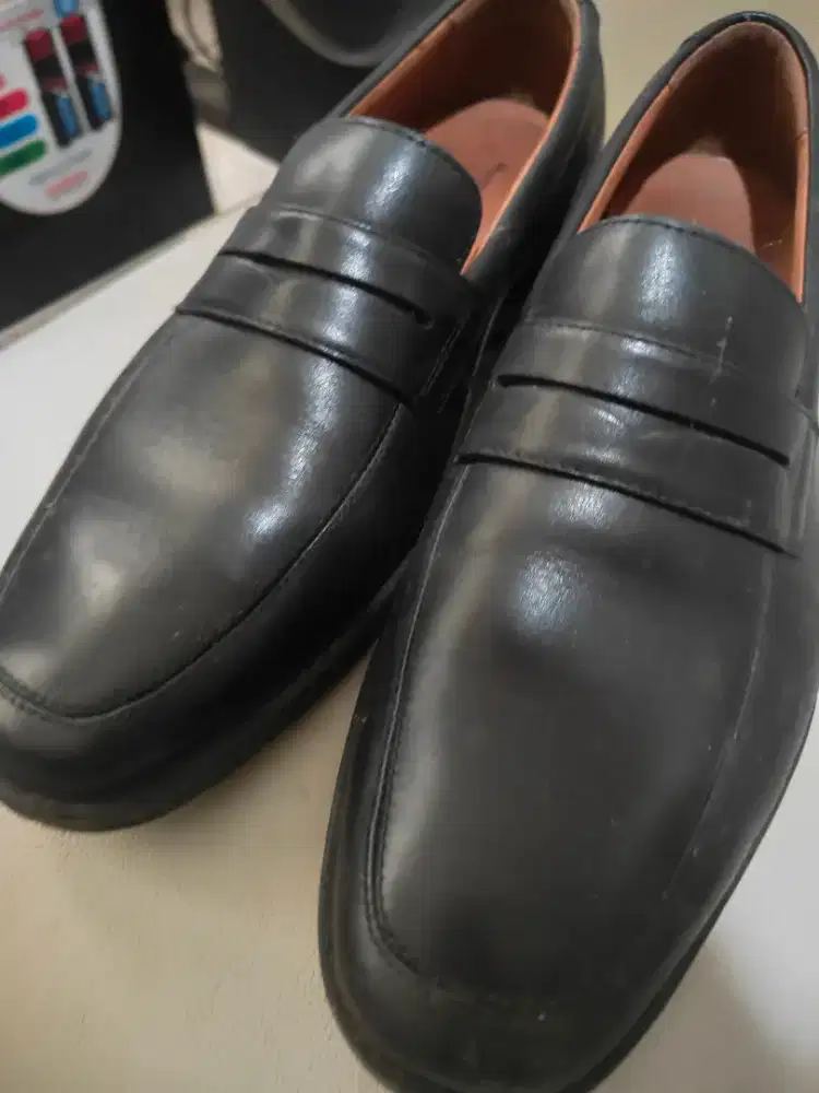 Sepatu Pantofel Hush Puppies pria ukuran 40eu