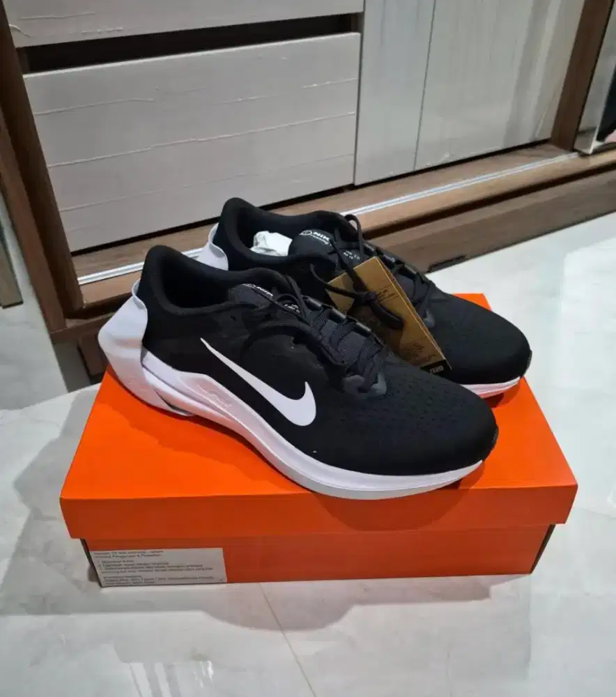 NIKE WINFLO 10 ROAD RUNNING FOR SALE!!!