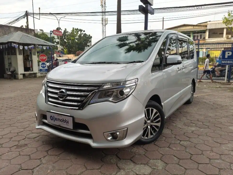 DP Murah Nissan Serena  2.0 Highway Star Bensin-AT 2015