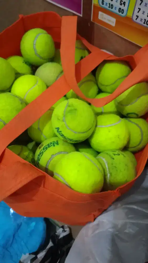 Bola tenis bekas