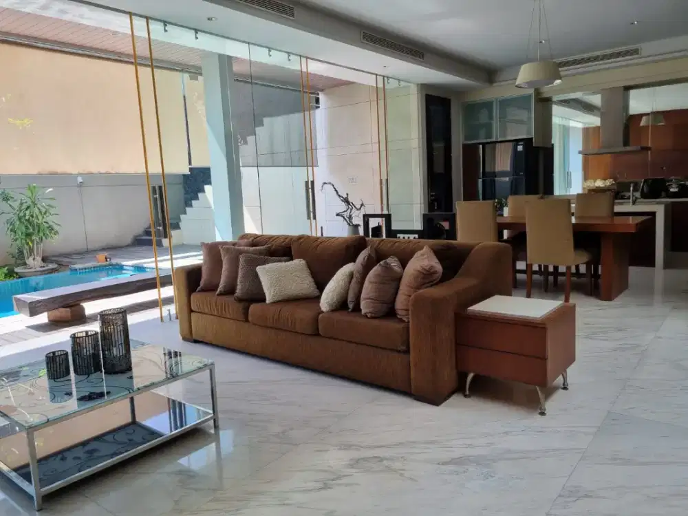 Dijual rumah konsep villa, Pakuwon City