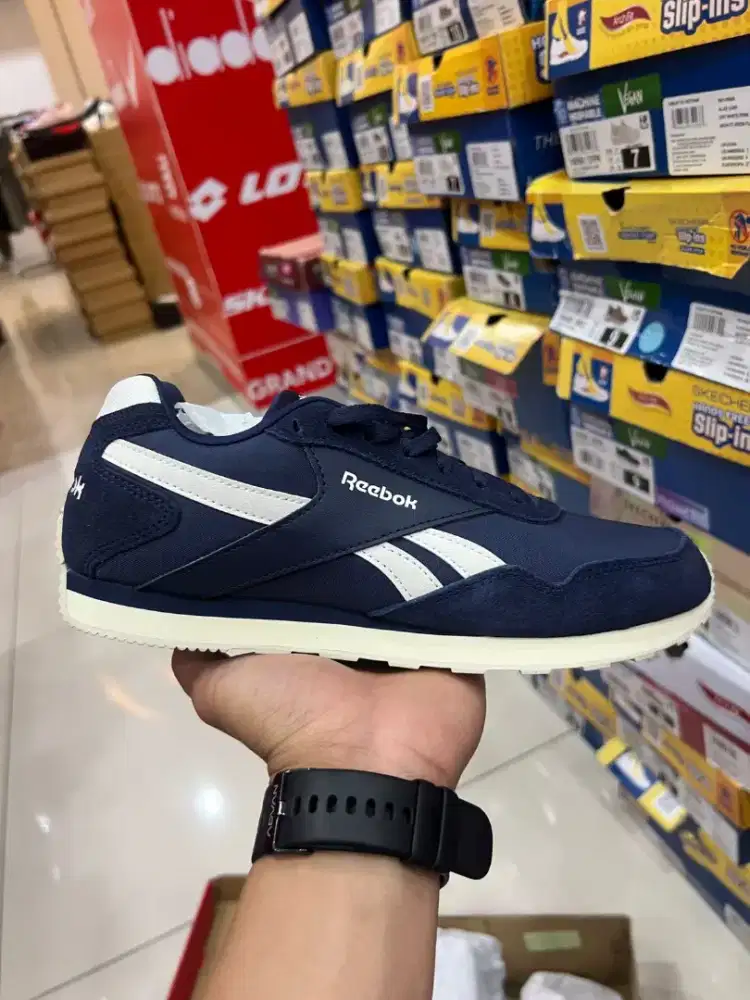 Sepatu sneakers Reebok size 42 murah