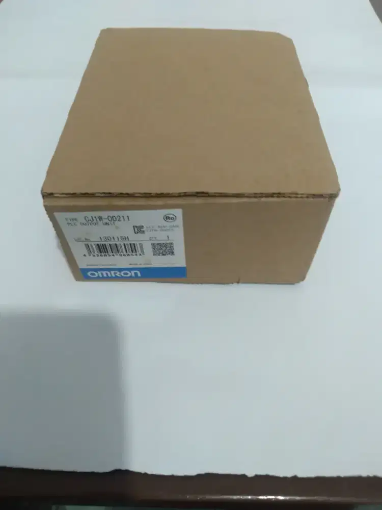 PLC Output Unit Omron CJ1W-OD211 bekas