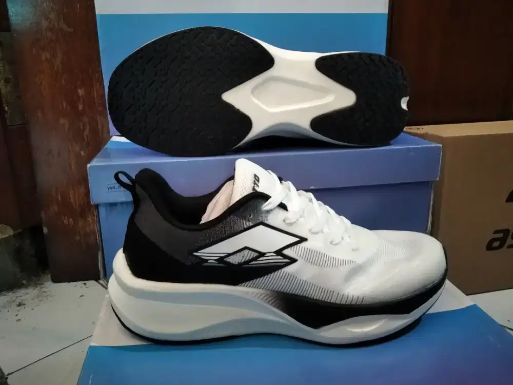 Sepatu lotto run size 41 dan 42 murah