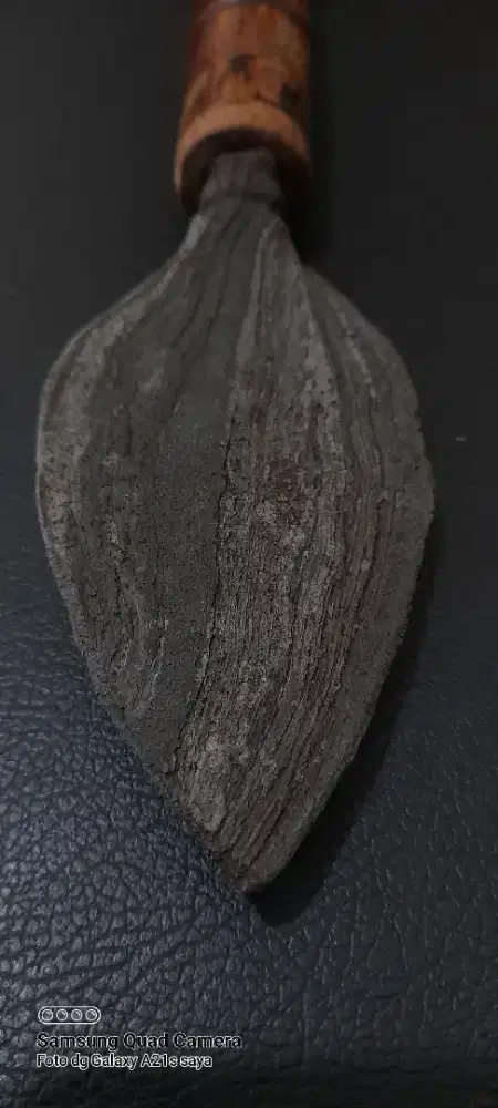Tombak pusaka daun sirih