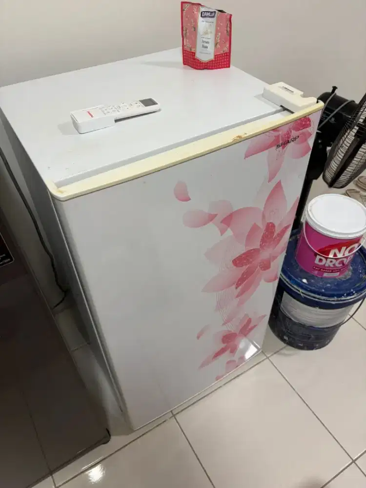 Kulkas sharp 1 pintu second kondisi sesuai foto ORI