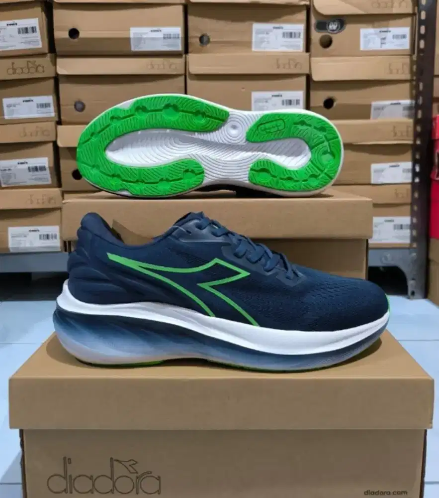 Sepatu diadora run size 41 dan 42