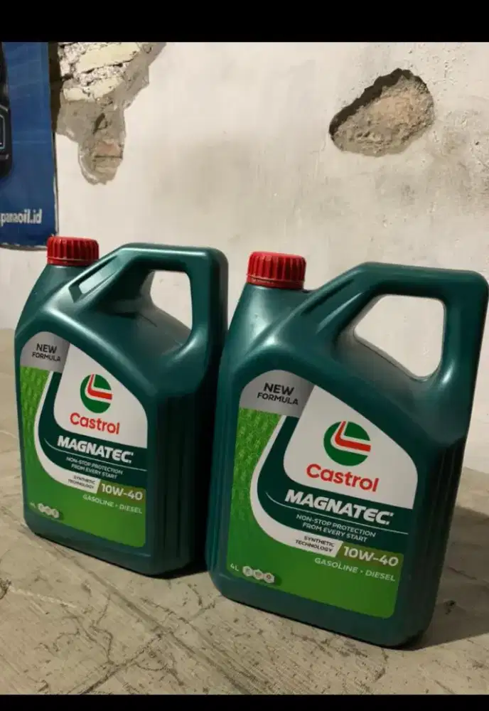 Oli mesin mobil Castrol