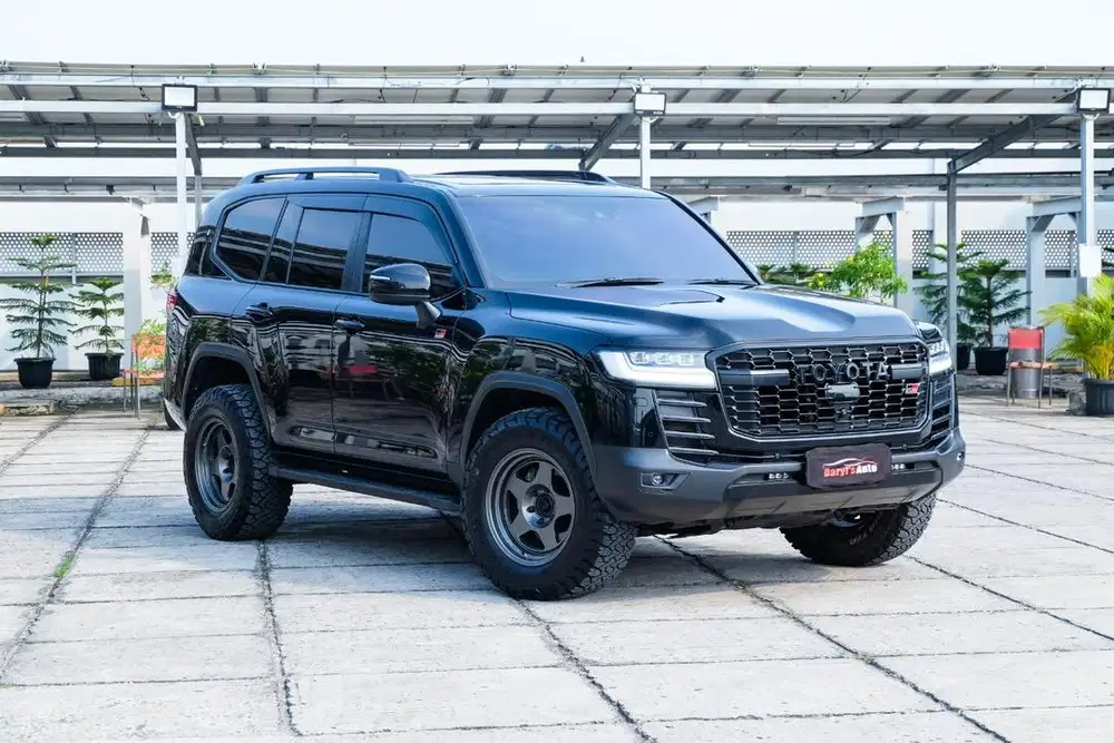 2023 TOYOTA LAND CRUISER GRS 3.3 V6 GR SPORT LOW KM
