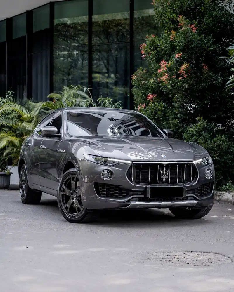NIK 2018 Maserati Levante S GranLusso Zegna Edition Grey on Brown