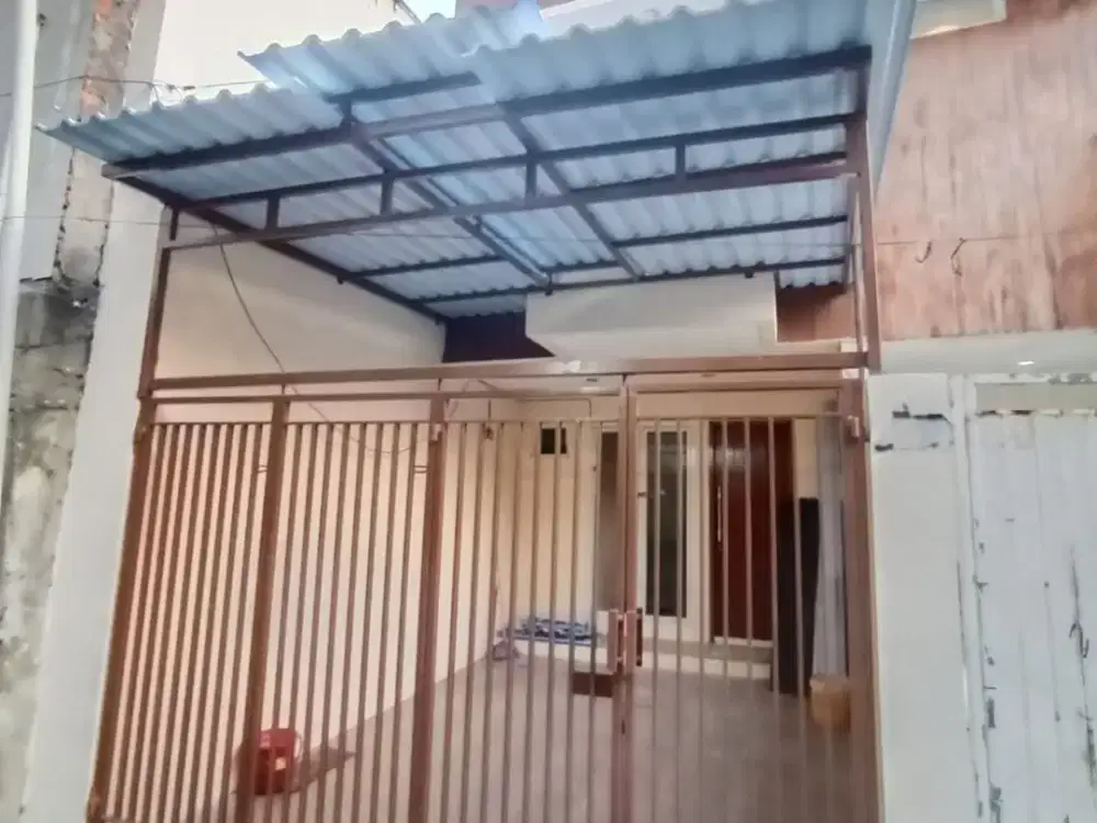 DIJUAL CEPAT RUMAH DUA LANTAI DALAM GANG SANGAT STRATEGIS DI JELAMBAR JAKARTA BARAT