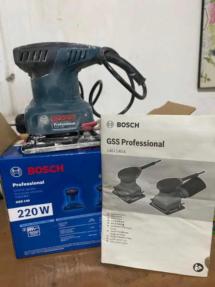 Mesin amplas listrik bosch GSS 140 Orbital sander
