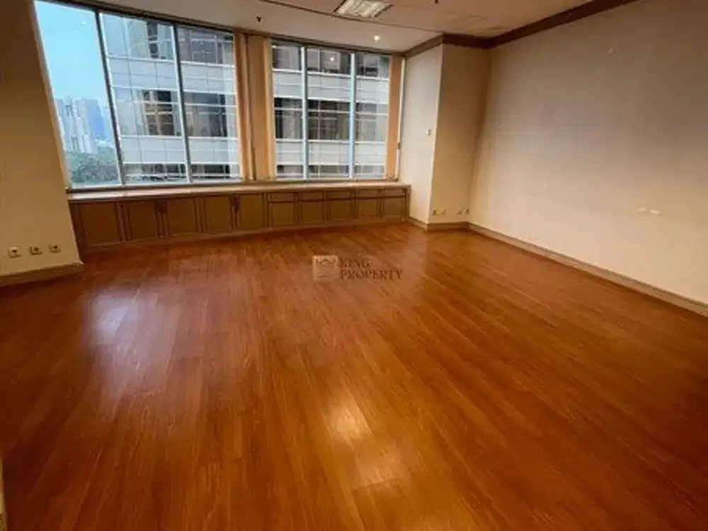 Strategis! Siap operasional Disewakan Office space semi furnished Menara sudirman SCBD Pusat Kota