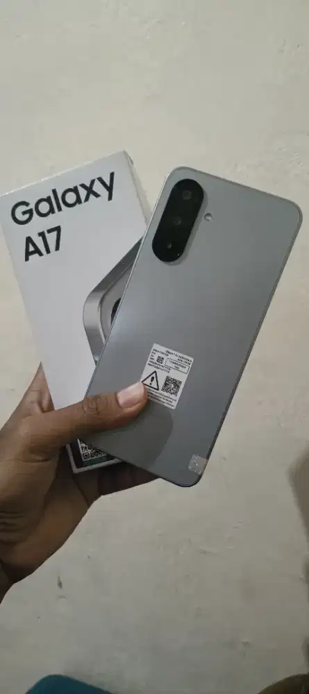 Samsung a17 warna silver