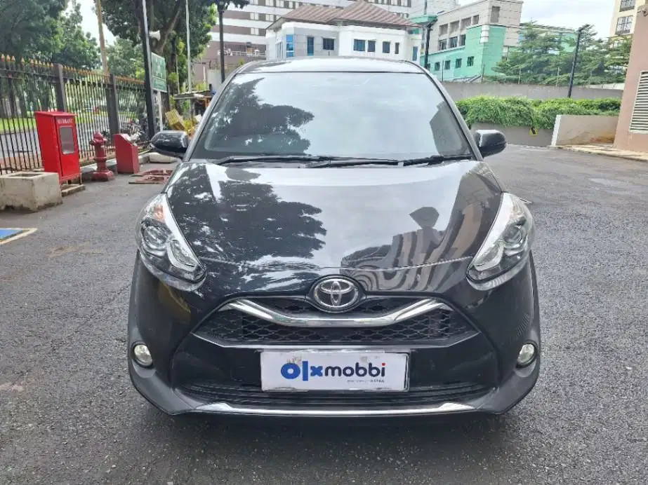 DP MURAH Toyota Sienta 1.5 V Bensin-AT 2021 Hitam CKZCB