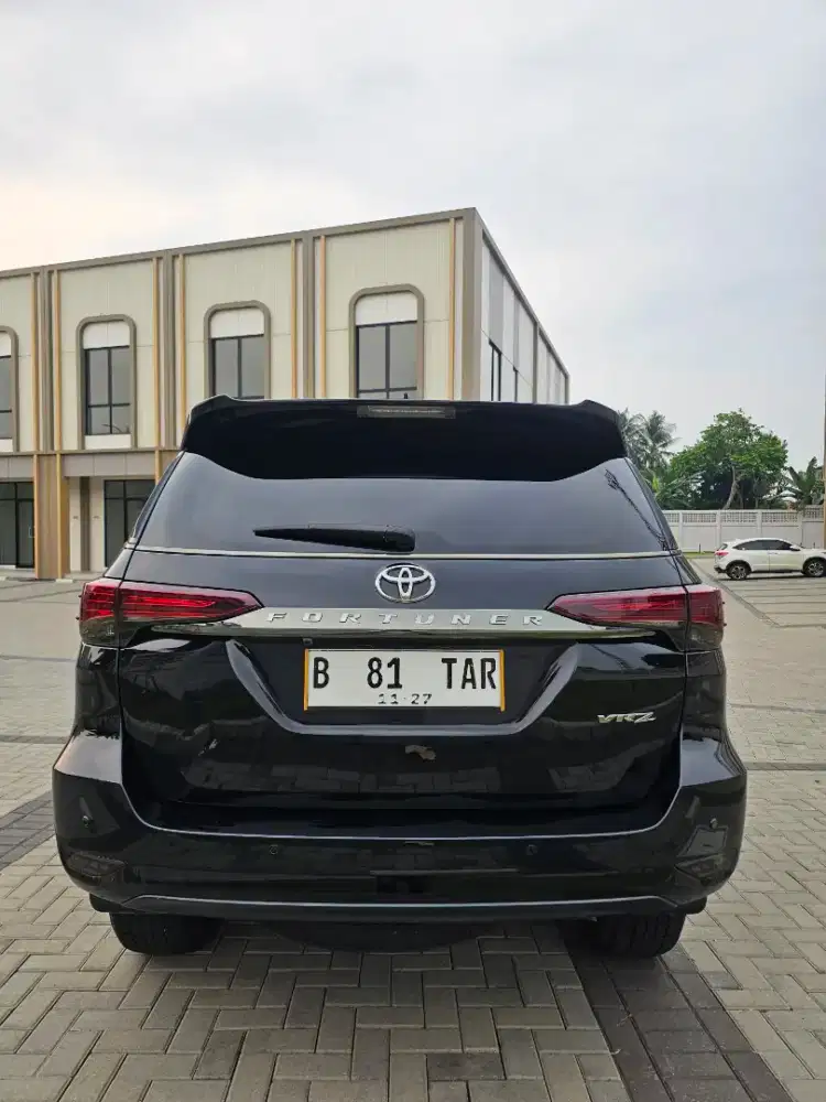 FORTUNER VRZ 2.4 4X2 AT 2017 HITAM