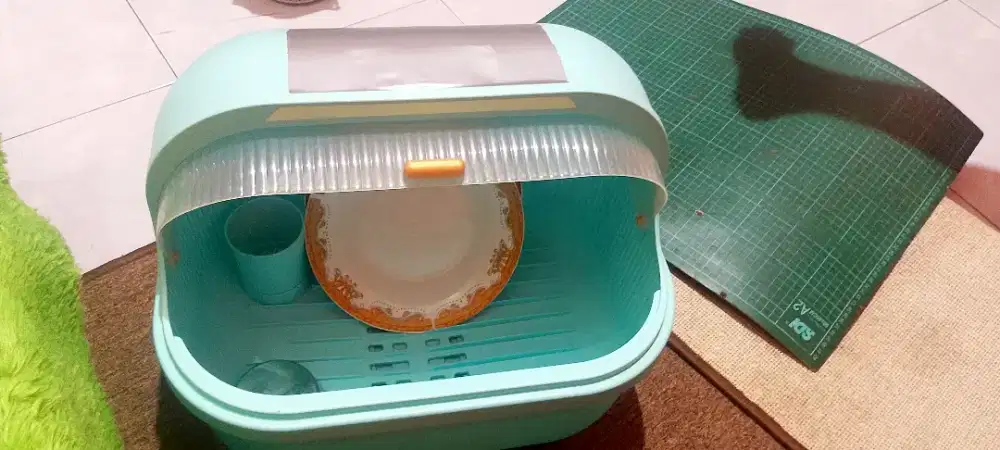 Tempat piring tertutup
