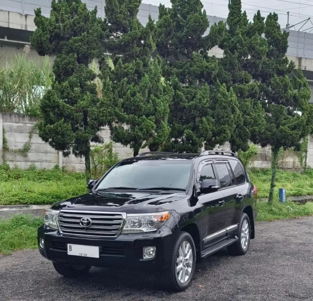 Toyota Land Cruiser vx200 AT 4.5