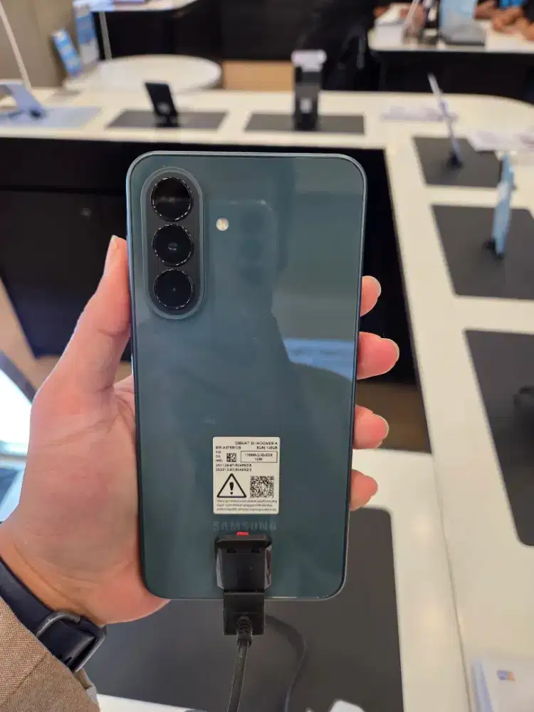 Samsung galaxy a37