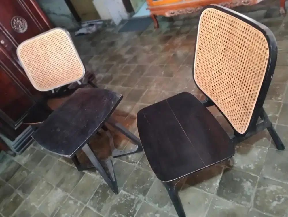 3 KURSI TERAS / KURSI CAFE, 1 MEJA