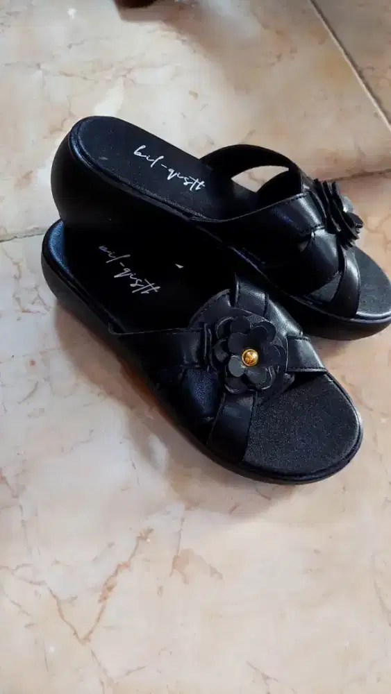 Sandal Wedges Wanita