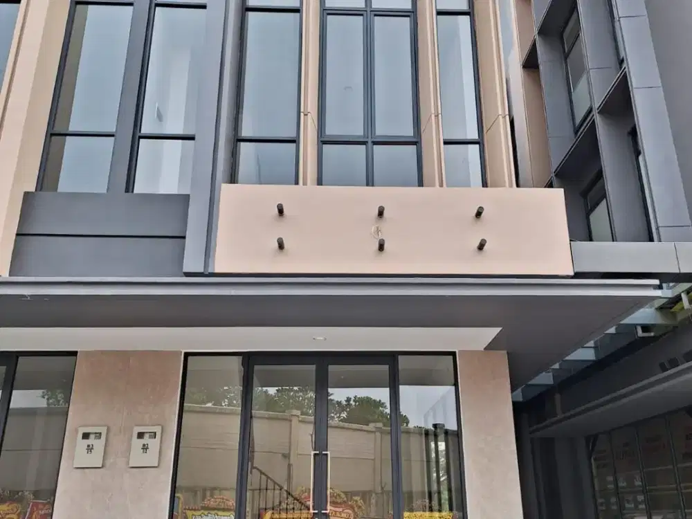 Disewakan Ruko Northridge Tahap 1 3 lantai LT : 4.5 X 9 Hoek