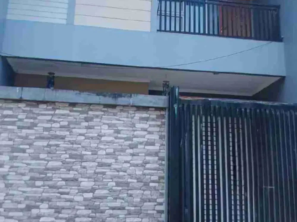 Rumah 3 Lantai Bagus Siap Huni Duri Kepa Jakarta Barat
