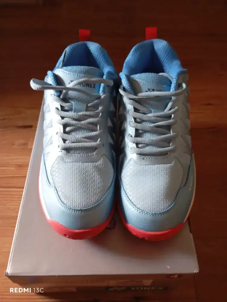 Yonex Voltrex Sky Blue Red