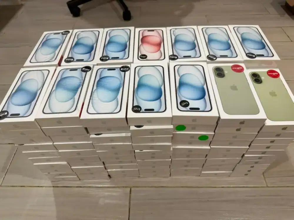 iPhone 15 128GB Blue / iPhone 16 128GB Green