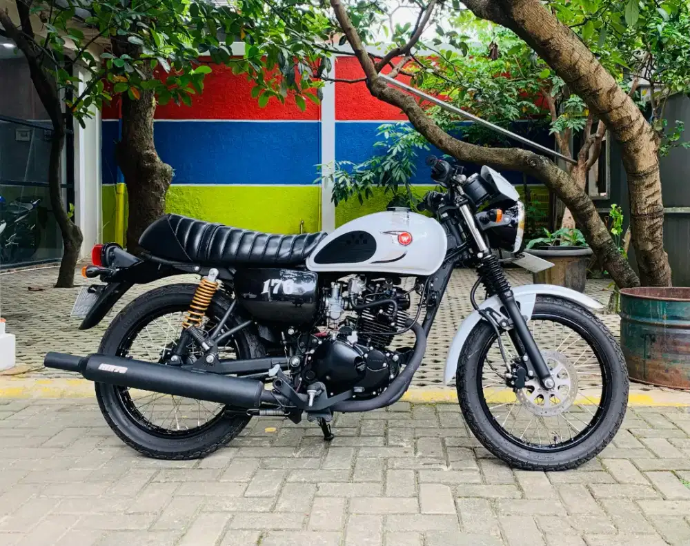 Kawasaki w175 cafe