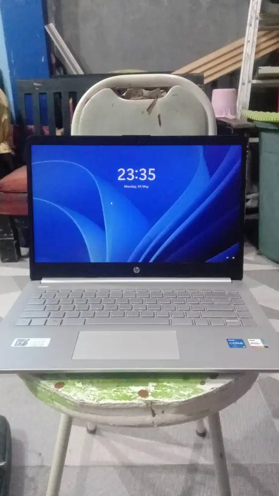 Laptop merk hp pemakaian hanya untuk skripsi akhir tahun