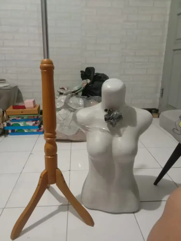 Pajangan patung busana