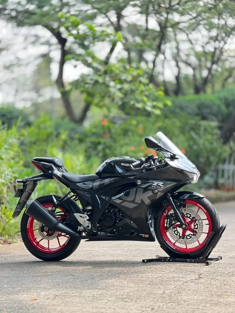 SUZUKI GSX 150R HITAM 2021 KM LOW PAJAK PANJANG SIAP RIDING