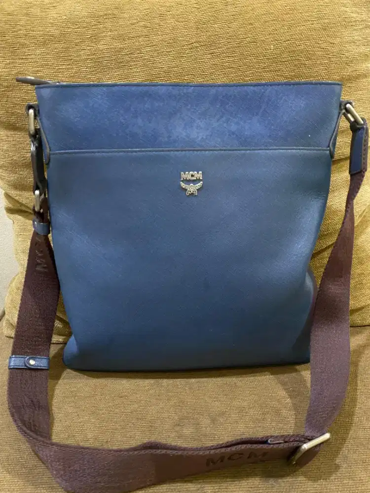 Tas selempang MCM original taiga navy leather sale net price
