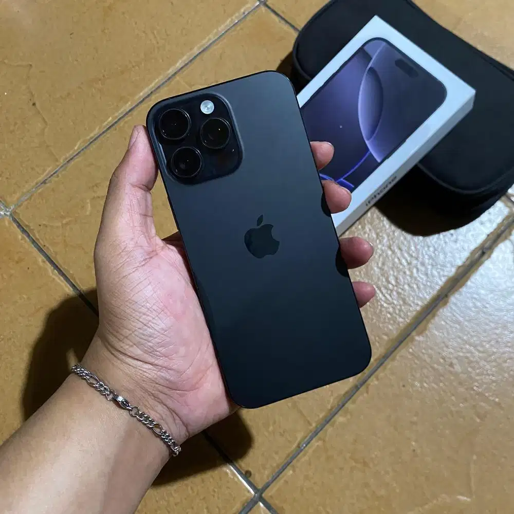 iPhone 16 Pro Max 256GB Black Titanium ex BEACUKAI (SETARA IBOX)