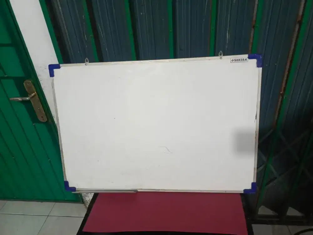 papan tulis putih 90 x 60 kondisi 80 persen murah ok ok