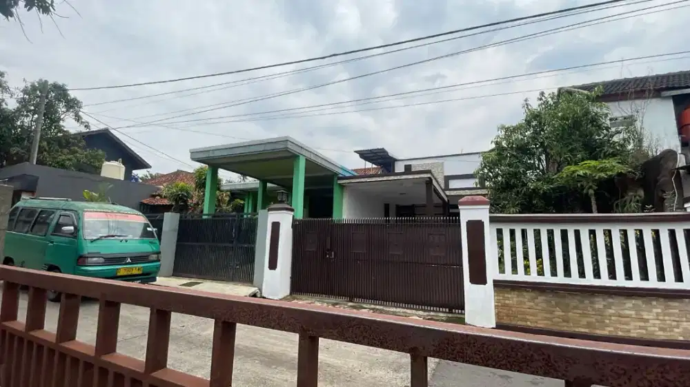 Di jual rumah lokasi cilenyi