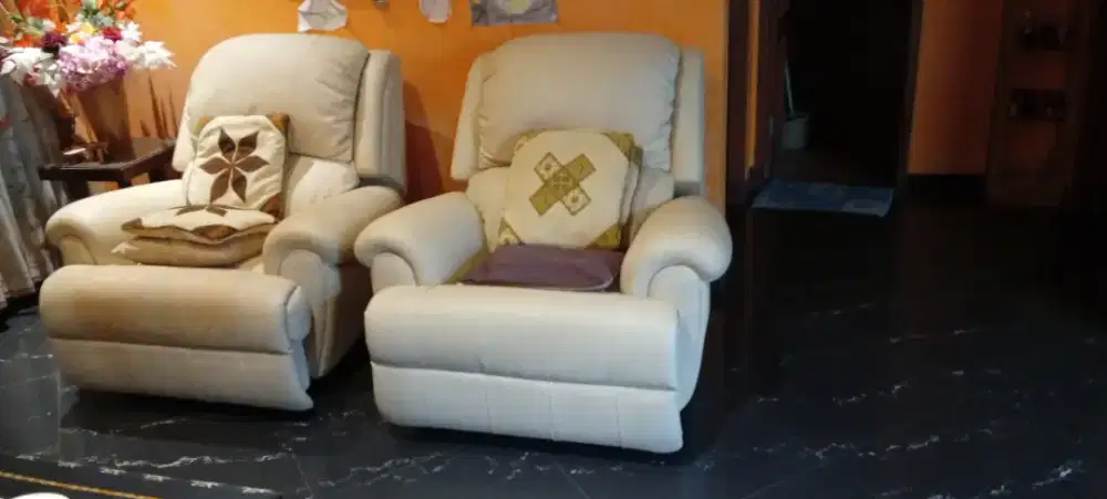 Sofa Recliner Made in Europe Warna Krem